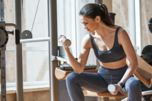 朝の筋トレは効果的！行う際のポイントとおすすめのトレーニングを解説