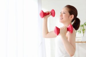 バストアップで鍛えるべき筋肉は大胸筋！初心者向けの筋トレ方法も解説