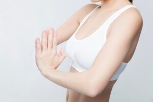 筋トレはバストアップに効果がある？大胸筋との関係やおすすめ種目